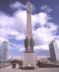 монумент героическим защитникам ленинграда